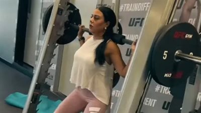 رانيا يوسف تخطف الأنظار بممارسة التمارين الشاقة فى الجيم 