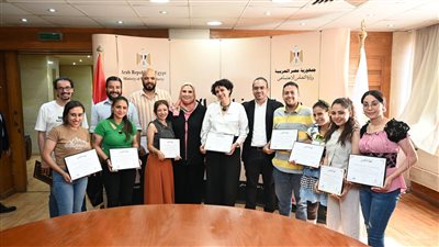 حصد جائزة العين الذهبية بمهرجان كان.. القباج تكرم أبطال فيلم 