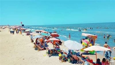شواطئ جمصة تستقبل أعدادًا كبيرة من المصطافين