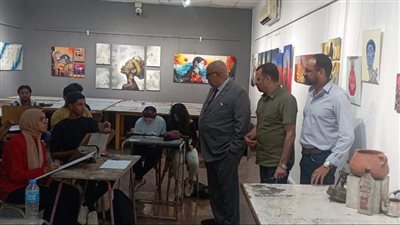 رئيس جامعة الأقصر يتفقد سير امتحانات كلية الطب 
