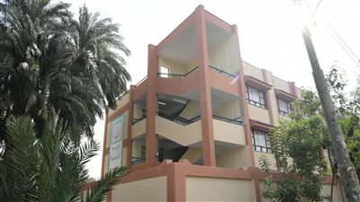 تعاون بين قنا والأبنية التعليمية لإنشاء مدارس وتقليل كثافة الفصول 