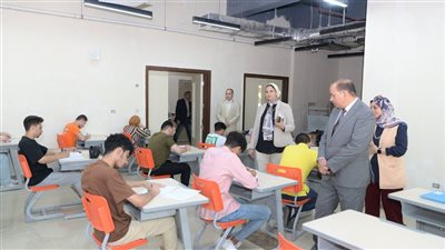 رئيس جامعة المنصورة الأهلية يتفقد أعمال امتحانات الفصل الدراسي الثاني 