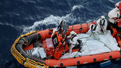 ارتفاع عدد القتلى مع رصد جمعية إنقاذ خيرية جثة أخرى في البحر قبالة ليبيا