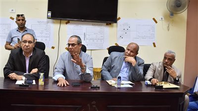 وكيل تعليم سوهاج يعقد اجتماعاً موسعاً برؤساء لجان الثانوية العامة 