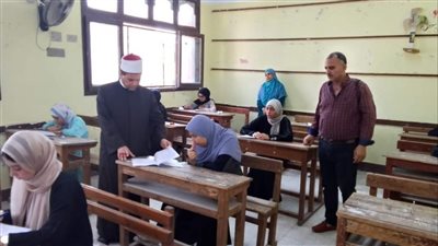 طلاب الأدبي يؤدون إمتحان الجغرافيا بالثانوية الأزهرية 