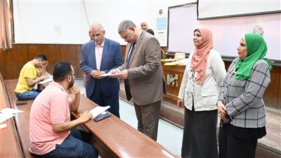نائب رئيس جامعة الفيوم يتفقد امتحانات الدراسات العليا بكلية الهندسة