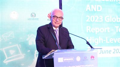 دمج أساليب التكنولوجيا المتطورة في النظام التعليمي بالمدارس 