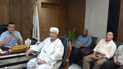 وكيل تعليم قنا يعقد اجتماعاً مع مجلس الآباء الأمناء والمعلمين 