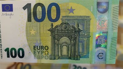 هبوط اليورو مع دعوة ماكرون لانتخابات مبكرة في فرنسا