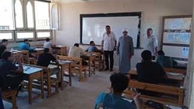 توافد طلاب الثانوي الأزهرى والثانوية العامة على لجان الامتحانات بالأسكندرية 