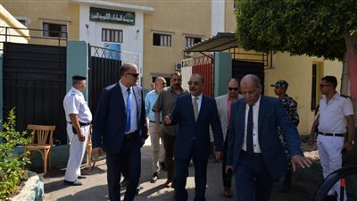 محافظ الإسماعيلية يتفقد لجان الثانوية العامة 