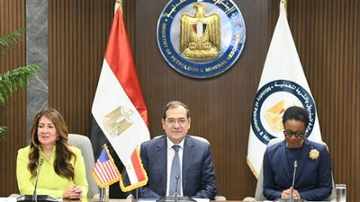 «البترول» و«الوكالة الأمريكية» توقعان اتفاقية الصحة المهنية والحفاظ على البيئة