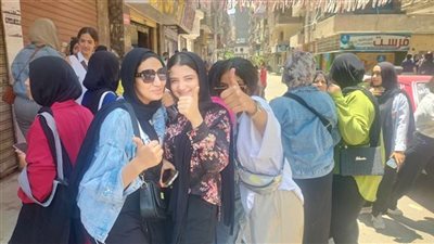 بداية مبشرة.. فرحة بين طلاب الثانوية العامة لسهولة امتحاني التربية الدينية والوطنية