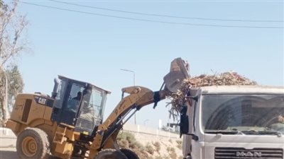حملات نظافة مكثفة وتسوية للطرق بمراكز أسيوط
