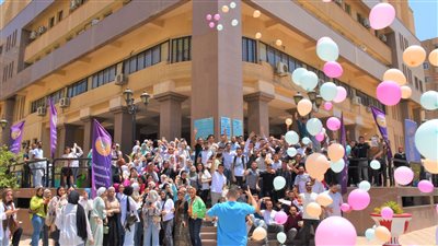 تجارة طنطا تحتفل بمناسبة انتهاء الامتحانات