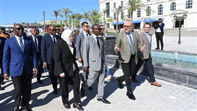 وزير الإسكان يصطحب نائب رئيس غينيا الاستوائية فى جولة بـ