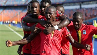 أوغندا تتقدم على الجزائر في الشوط الأول