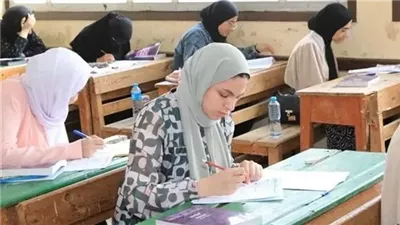طلاب الثانوية العامة يؤدون امتحاني الاقتصاد والإحصاء غدًا