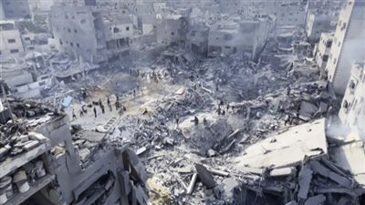 انتشال عدد من الشهداء أسفل الأنقاض في حي الشيخ رضوان بغزة