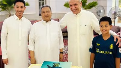 محمد عبده يعود إلى أرض الوطن.. تطورات وضعه الصحي ومصير عودته الغنائية