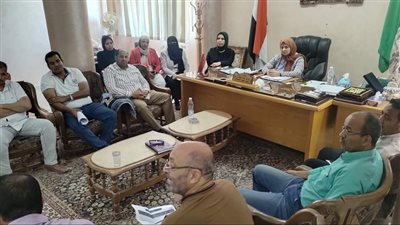 رئيس مركز يوسف الصديق تناقش ملف التصالح مع رؤساء القرى 