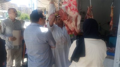 تحرير 133 محضرًا تموينيًا في حملات رقابية على الأسواق بالمنيا 