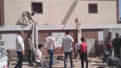 إزالة التعديات أمام المدارس بحي شرق والغنايم وديروط وأبوتيج وصدفا