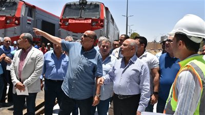 وزير النقل يتفقد محطة أسوان للسكك الحديدية ويتابع تطوير الورشة 