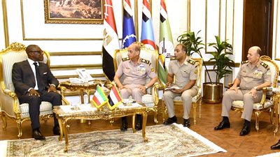 الفريق أول محمد زكى القائد العام للقوات المسلحة يلتقى النائب الأول لرئيس جمهورية غينيا الإستوائية