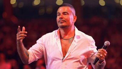 عمرو دياب يتجاهل واقعة الصفعة ويُغني في بيروت.. فيديو 