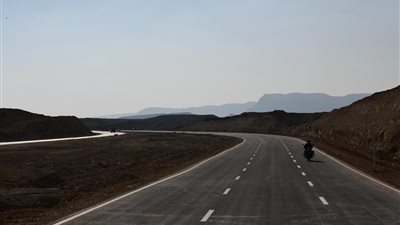 إزدواج طريق قنا ـ الأقصر الصحراوي يُنشط حركة السياحة 