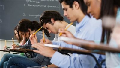 9 أنشطة يومية تسبب التشتت لطلاب الثانوية العامة.. تعرف عليها