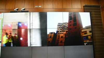 إزالة برج سكني مكون من 14 طابق بشارع البحر بالمحلة