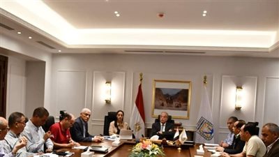 محافظ جنوب سيناء يناقش استعدادات المدن لعيد الأضحي المبارك 