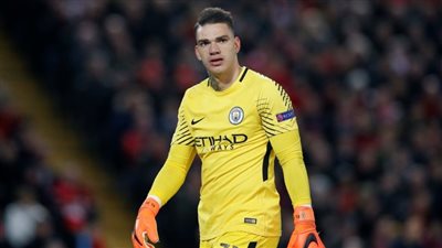 مانشستر سيتي يستقر على بقاء الحارس إيدرسون