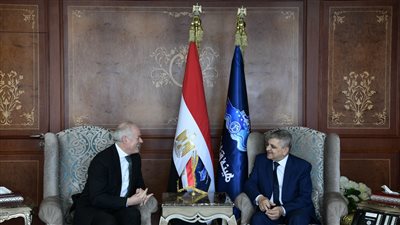 رئيس قناة السويس: طريق الرجاء الصالح غير مستدام وقناة السويس الأسرع