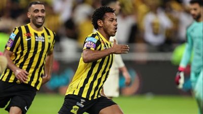 وكيله: رومارينيو انتقل بعقد تاريخي لـ نيوم 