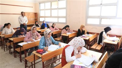 امتحانات الثانوية العامة 2024| ضبط طالب بكفر الشيخ تداول أسئلة الإحصاء 