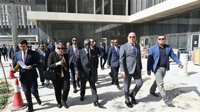 وزير الإسكان يشرح لنائب رئيس غينيا الاستوائية جهود الدولة فى إنشاء العاصمة الإدارية 