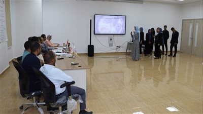 منتجات مبتكرة تُعزز جودة الصناعة.. مناقشة مشروعات تخرج طلاب 