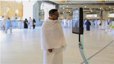 موسم الحج.. روبوت توجيهي بـ11 لغة لخدمة ضيوف الرحمن