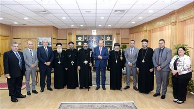 رئيس جامعة المنصورة يستقبل الأنبا أكسيوس للتهنئة بعيد الأضحى المبارك