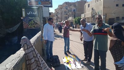 رئيس مدينة أبو قرقاص يقود حملة لإزالة الإشغالات بالشوارع والطرق 