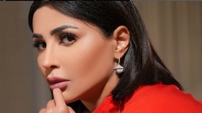 مهيرة عبدالعزيز تتزين بمجوهرات كليوباترا