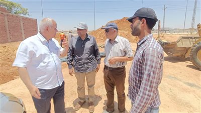 بهجات يتابع تنفيذ خط المياه المغذي لمنطقة الرابية بالشروق