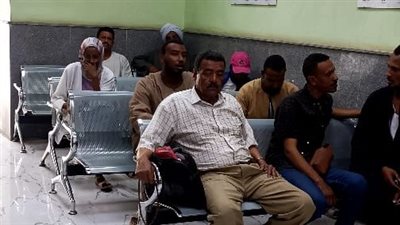 تكثيف جهود التوعية لتحفيز المواطنين بأهمية تقدم طلبات التصالح فى المخالفات بأسوان