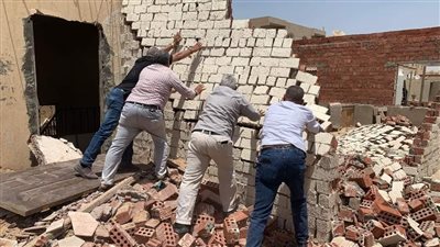  تنفيذ إزالات فورية لمخالفات بناء وغلق أنشطة مخالفة بمدينة العبور