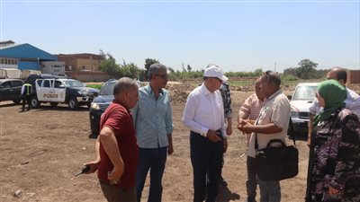 محافظ القليوبية يتابع أعمال إزالة التعديات على الأراضي الزراعية بالخانكة