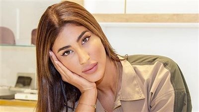 اللبنانية ليلي عبد الله.. تعلمت لغة الإشارة| والديها من الصم والبكم 