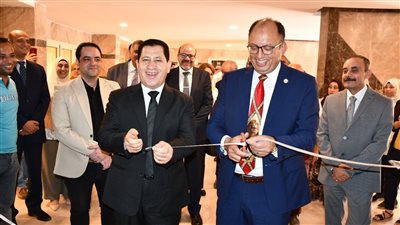 رئيس جامعة حلوان يفتتح المعمل المركزي لخدمة البحث العلمي 